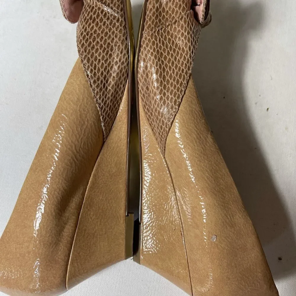 Libby Edelman taupe & brown snake skin print peep toe toe wedge shoes size 8.5